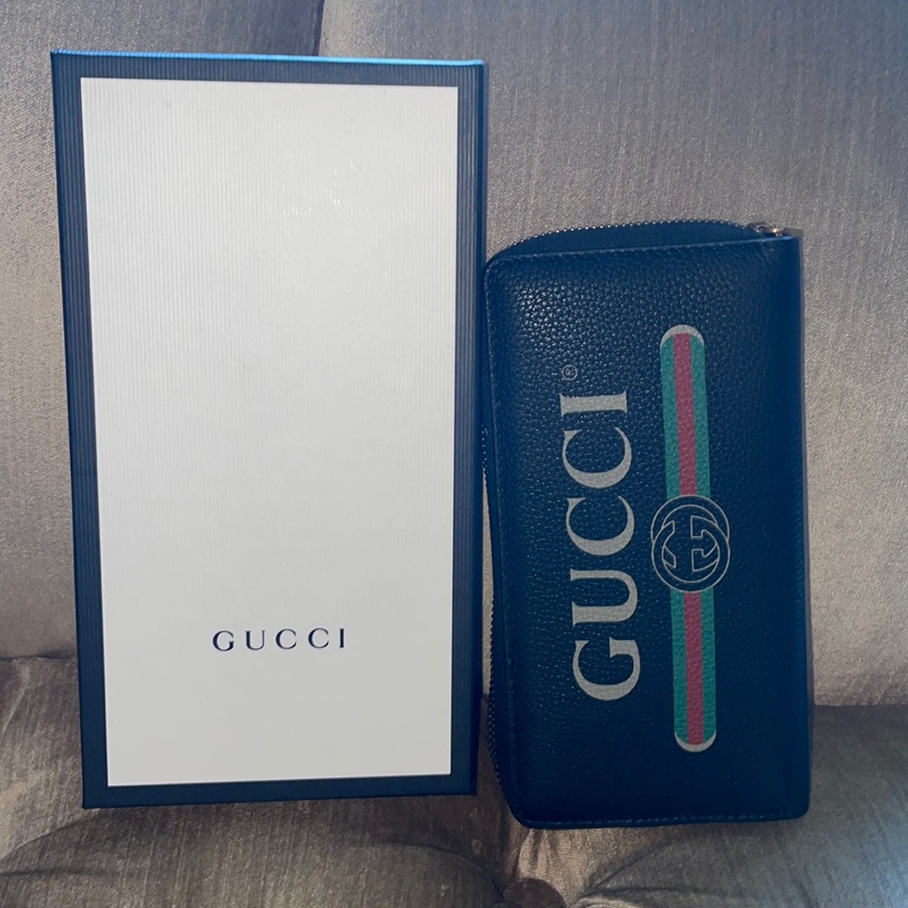 NWOT authentic gucci print leather zip around wallet